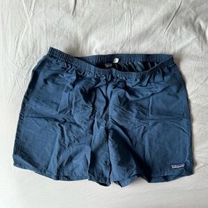 Patagonia Baggies 5” L lightly worn